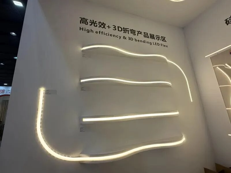 يتم تحديد مستقبل الإضاءة المعمارية من خلال المرونة الذكية وأنظمة LED الطويلة جدًا