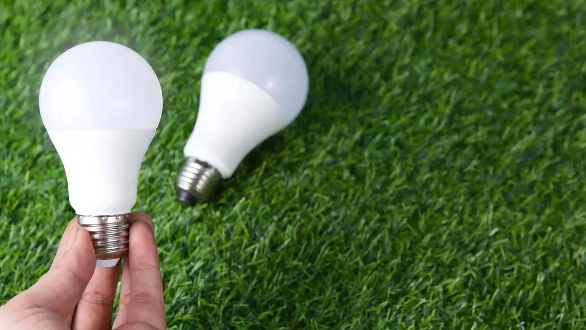 LED Flex عالي الكفاءة مقابل Standard Flex: عائد الاستثمار وتوفير الطاقة