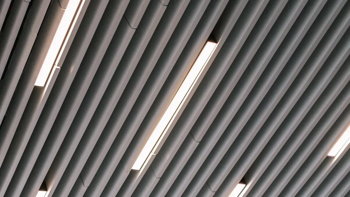 دليل التثبيت الكامل للمقاطع الخطية LED الضوئية الغائرة